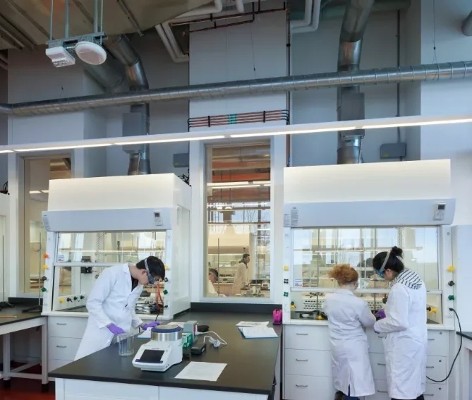 多伦多大学环境科学和化学大楼（ESCB）