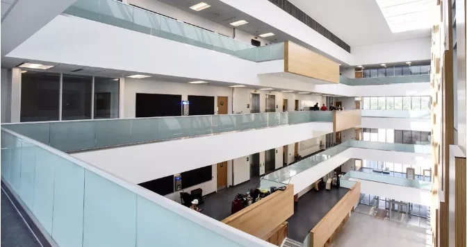多伦多大学环境科学和化学大楼（ESCB）